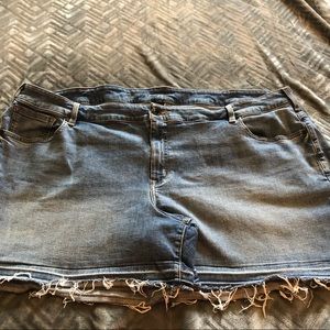 Lane Bryant Medium Wash Short Shorts Size 28
